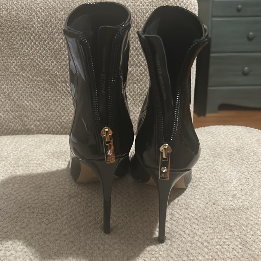 JLO Jennifer Lopez Black Patent Leather Ankle Boots - Picture 5 of 7
